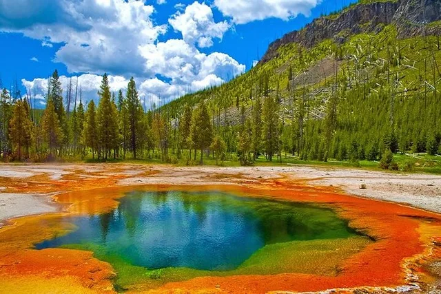 Yellowstone Private Tour with Iconic Sites 2 Days - Image 1