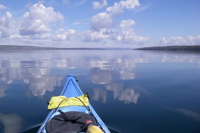 Yellowstone Lake Kayak Tour - Image 4