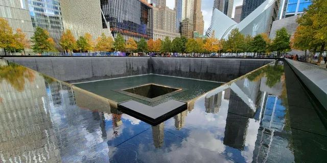 New York City 9/11 Memorial and Financial District Walking Tour - Image 2