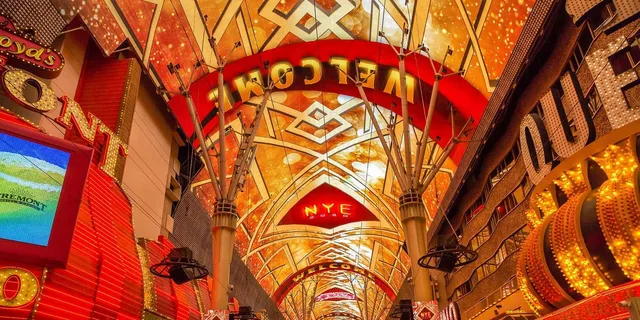 Las Vegas Bar Crawl on Fremont Street 5 hr - Image 3