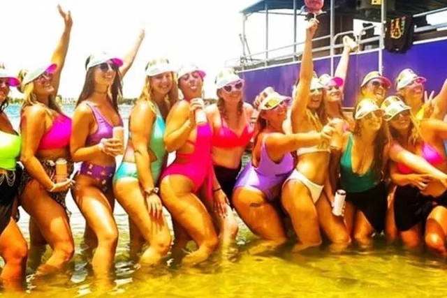 Miami Boat Party Cruise 3 hr - Image 1