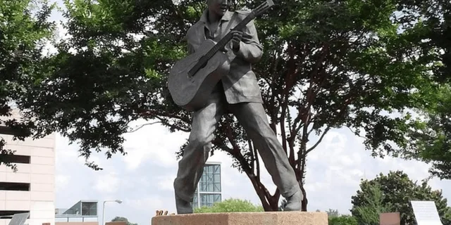 Tupelo Elvis Presley Birthplace Tour from Memphis - Image 4