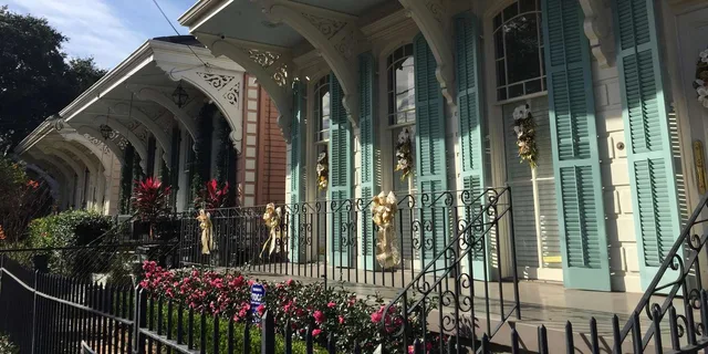 New Orleans Garden District Walking Tour 45 min - Image 2