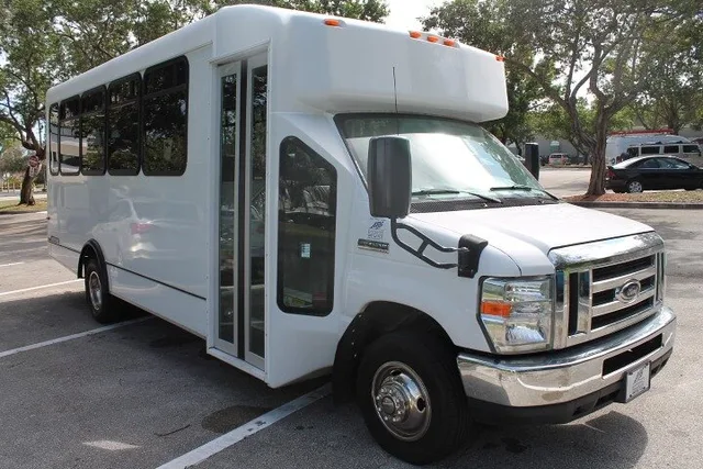 Houston Shuttle to NASA Space Center - Image 3