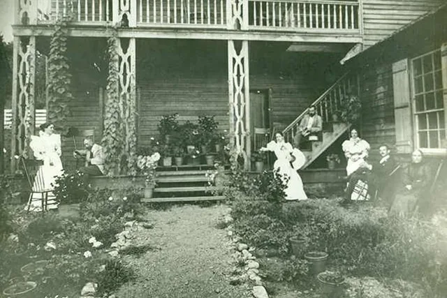 Helen Haunts and History Walk Tour 2 hr - Image 1