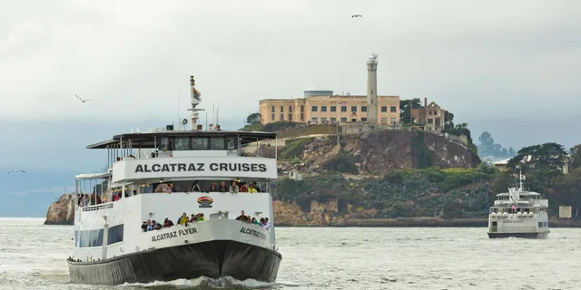 San Francisco Alcatraz and E-Bike Tour - Image 3