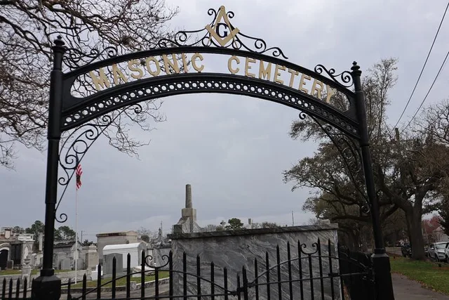 New Orleans Cemetery Bus Tour - Image 2