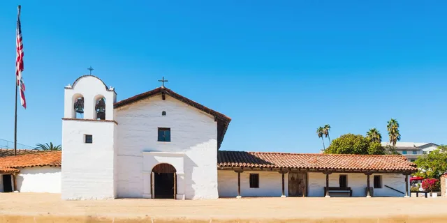 Santa Barbara Food and Walking Tour with Comedian - Image 5