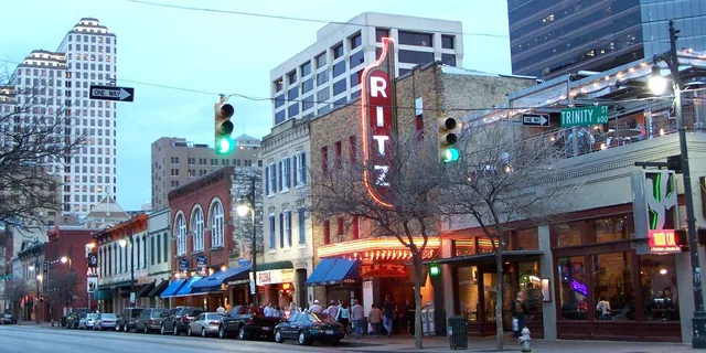 Austin Live Music Pub Crawl - Image 3