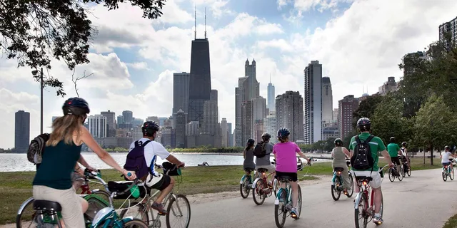 Chicago Lakefront Neighborhoods Bike Tour - Image 5