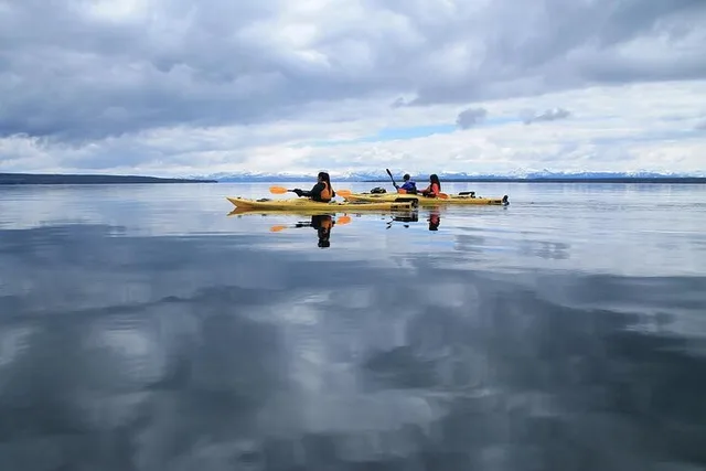 Yellowstone Lake Kayak Tour - Image 5