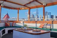 New York City Day Cruise on Small Yacht thumbnail 5