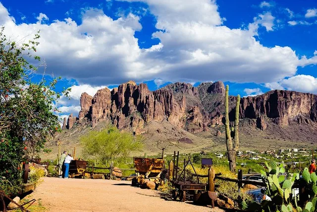 Phoenix Apache Trail Day Tour with Dolly Steamboat - Image 2