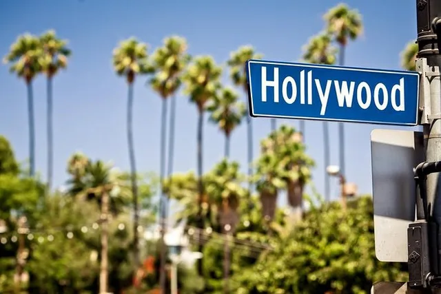 Los Angeles Hollywood Bus Tour 2 hr - Image 4