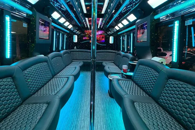 Las Vegas Nightclub Party Bus Crawl - Image 1