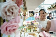 Houston Tea Tour in a Stylish Pink Bus 90 min thumbnail 1