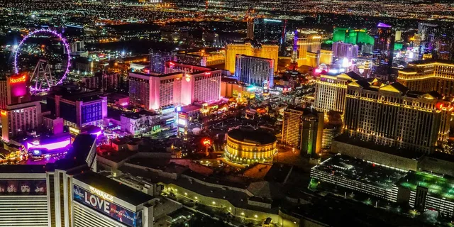 Las Vegas Helicopter Tour at Night - Image 6
