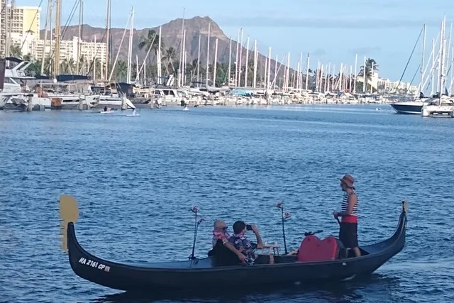 Waikiki Gondola Cruise with Drinks & Pastries 1 hr - Image 4