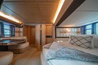 Miami Yacht Charter 68ft Azimut 4 hr thumbnail 3