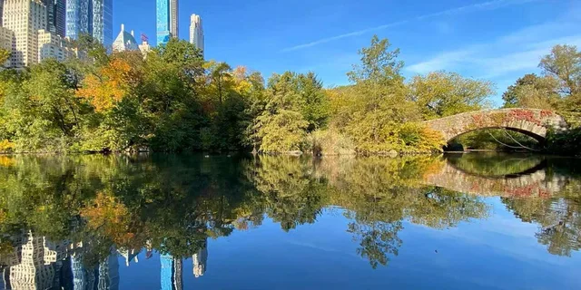 New York Central Park Selfie Tour with Photographer - Image 1