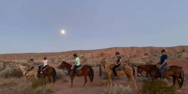 Las Vegas Horseback Riding Tour at Sunset with BBQ Dinner - Image 3