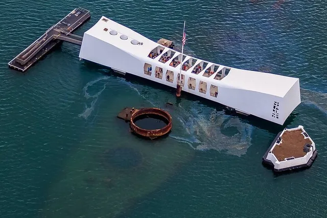 Honolulu Pearl Harbor and City Tour - Image 2