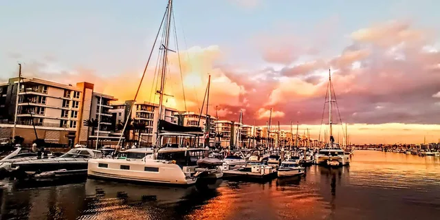 Los Angeles Boat Cruise with Wine and Cheese - Image 4