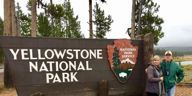 Yellowstone Lower Loop Day Trip from Jackson - Image 3