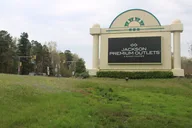 Philadelphia Shopping Tour to Jackson Premium Outlets thumbnail 1