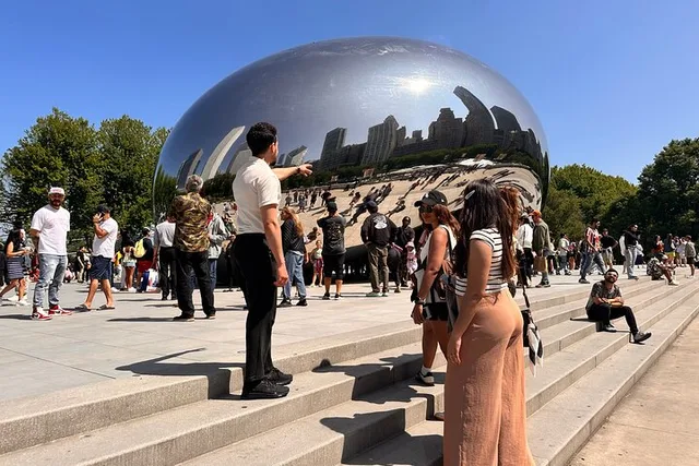 Chicago Highlights and Landmarks Walking Tour - Image 1