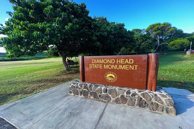 Oahu Island Experience with Diamond Head Hike - Image 5