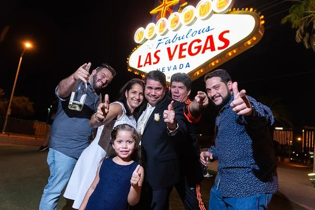 Las Vegas Limo Photo Tour - Image 1