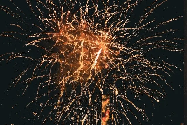 Honolulu Fireworks Cruise with Drinks 1 hr - Image 6
