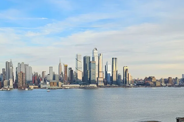 New York Skyline Tour with Local Guide - Image 1