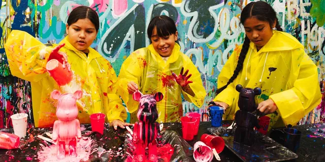 Los Angeles Fluid Bear Art Class - Image 3