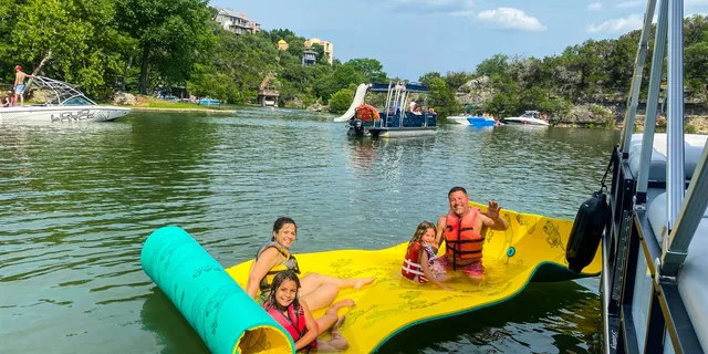 Austin Lake Pontoon Boat Cruise 2 hr - Image 5