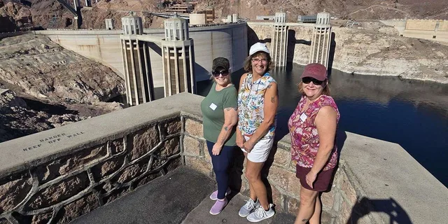 Las Vegas Hoover Dam Walking Tour with Seven Magic Mountains - Image 6