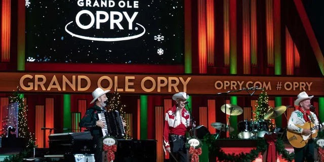 Nashville Country Christmas Show at Opry House - Image 2