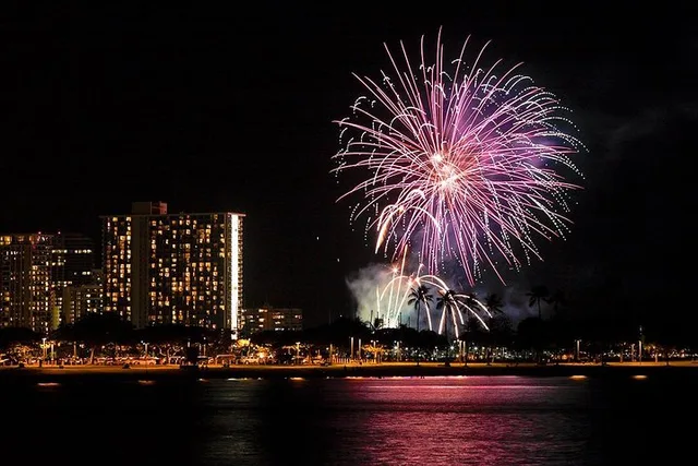 Waikiki Fireworks Sail - Image 1