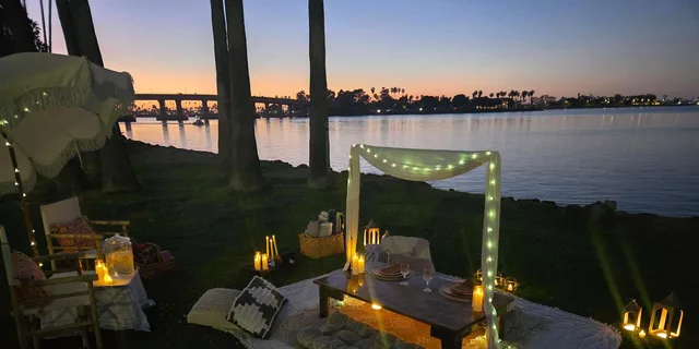 San Diego Paint and Sip Picnic Experience - Image 5