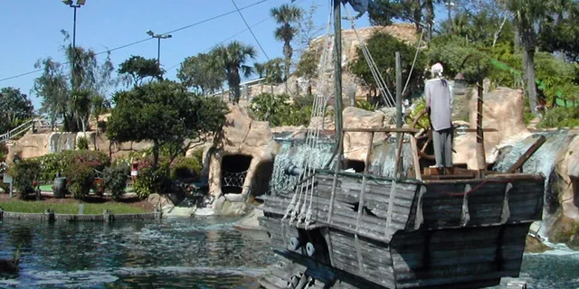 Orlando Pirate's Cove Adventure Golf - Image 4