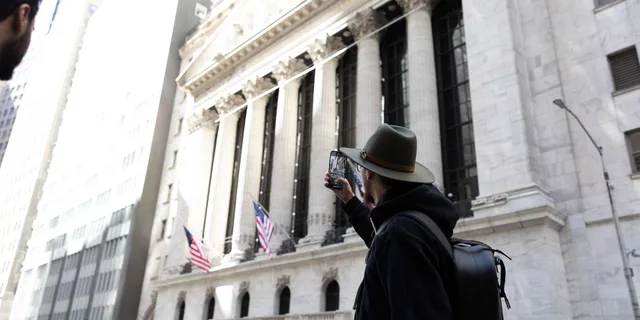 New York City Walking Tour: Wall Street & Chinatown Food - Image 6