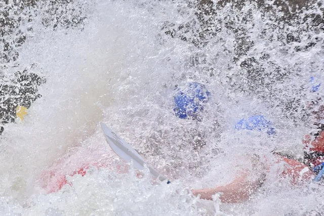 Royal Gorge Whitewater Rafting Full Day Trip - Image 6