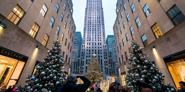 New York Rockefeller Center Walking Tour with Top of the Rock - Image 2