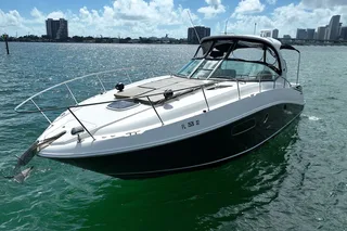 Miami Yacht Rental in the Bay 2 or 4 Hours