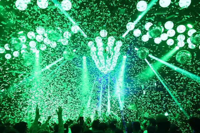 Miami Hip Hop Experience: Party Bus & Nightclub - Image 6