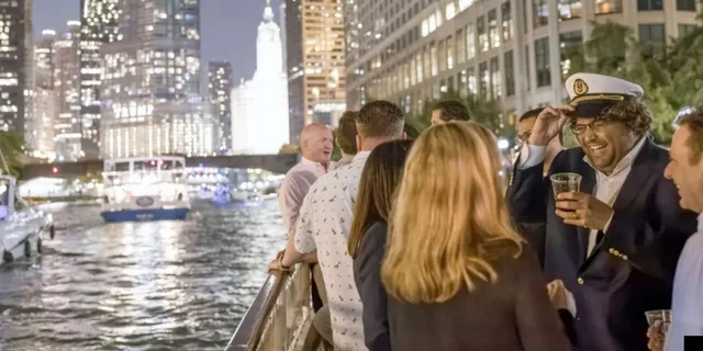Chicago River Architecture Sunset Cocktail Tour - Image 1