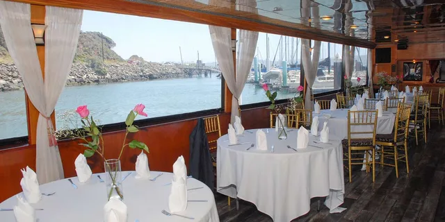 San Francisco Empress Yacht Fireworks Party Cruise 3 hr - Image 5