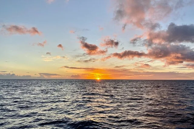 Waikiki Sunset Cruise - Image 5