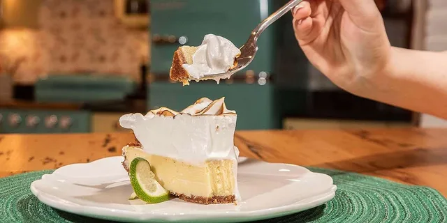 Key West Key Lime Pie Show with Recipe Card 30 min - Image 3